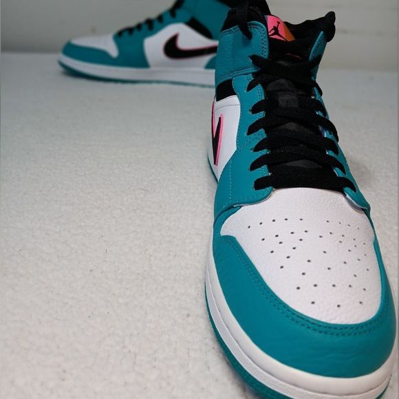 2018 Air Jordan 1 Mid SE' South Beach' - Picture 2 of 12